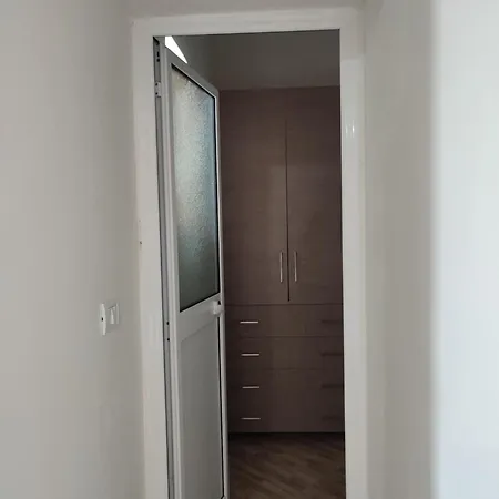 Apartament Chris & Drita *